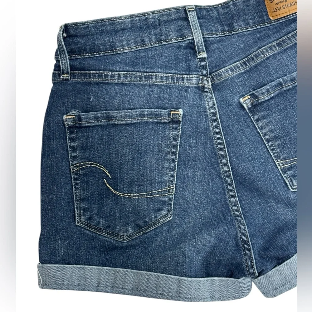 Levis Signature Blue Denim High Rise Distressed Women's Cuffed Shorts W28
